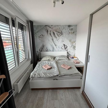Premiere Apartment Bratislava - Private Parking Exterior foto