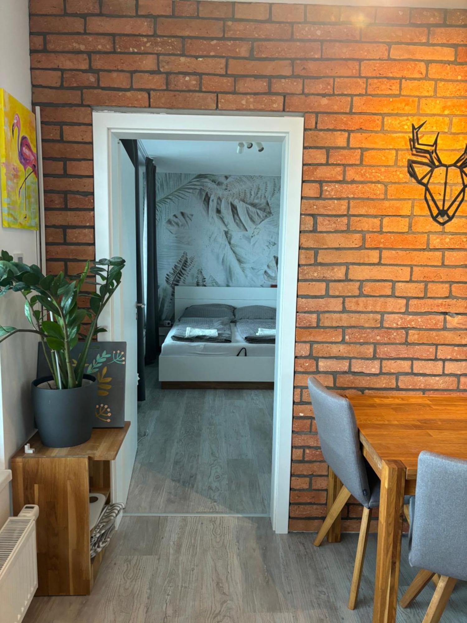 Premiere Apartment Bratislava - Private Parking Exterior foto